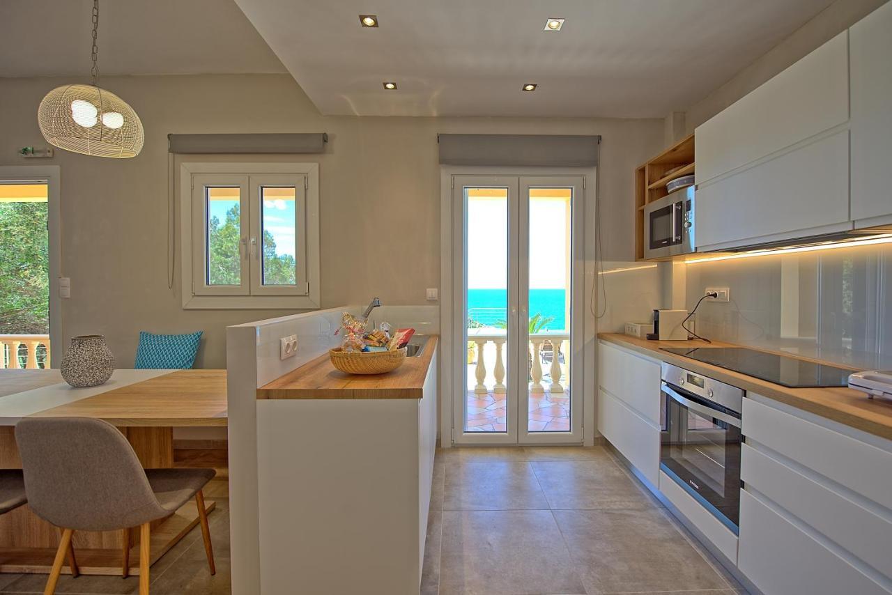 Beachfront Villa Seasun By Posarellivillas Agios Spyridon  Luaran gambar